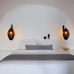 Caldera Bliss Cave Villa - Oia, Santorini - Private Terrace & Outdoor Hot Tub - Breathtaking Caldera Views