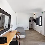 Pearl Of Caldera Oia - Boutique Hotel By Pearl Hotel Collection