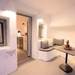 Caldera Horizon Grand Cave Villa Oia, Santorini Private Terrace Outdoor Hot Tub Breathtaking Caldera Views