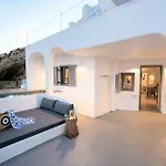 Caldera Horizon Grand Cave Villa Oia, Santorini Private Terrace Outdoor Hot Tub Breathtaking Caldera Views