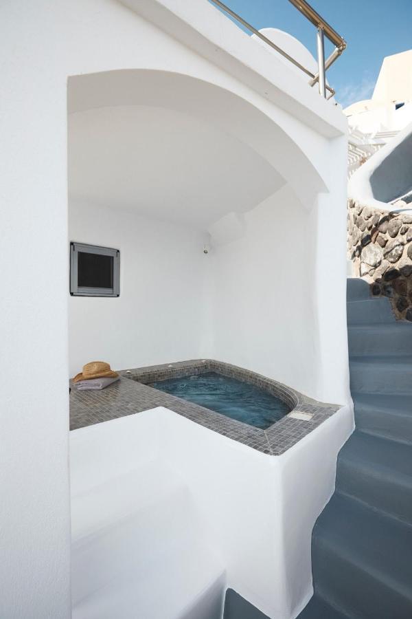 Caldera Bliss Cave - Oia, Santorini - Private Terrace & Outdoor Hot Tub - Breathtaking Caldera Views *