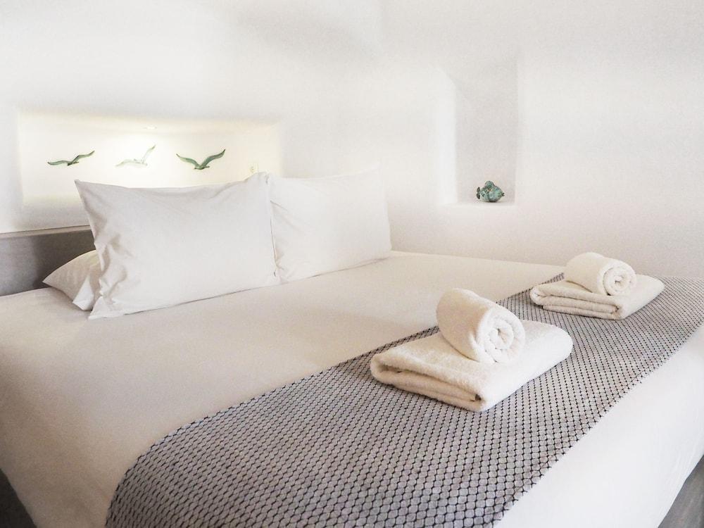 Danae Santorini Hotel 4*