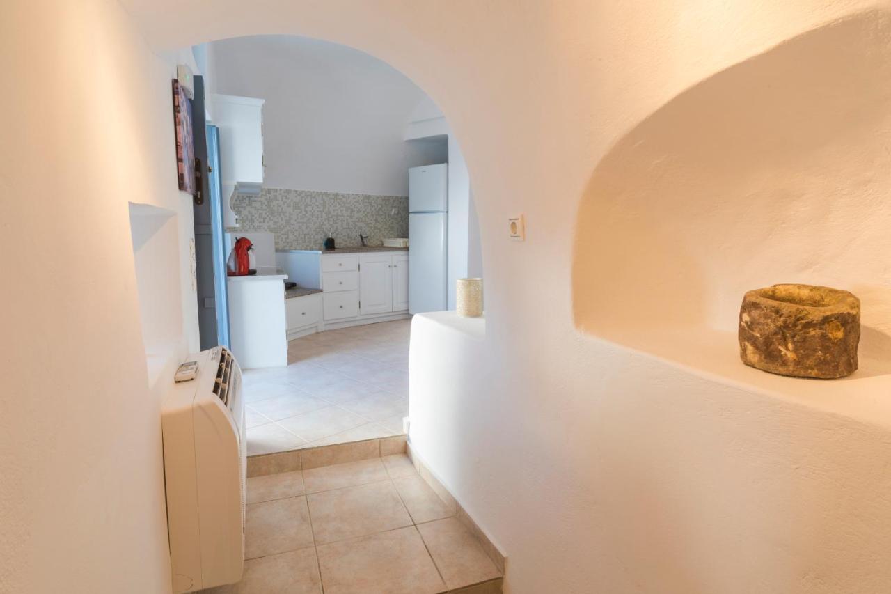Gemini Cave Oia (Santorini)