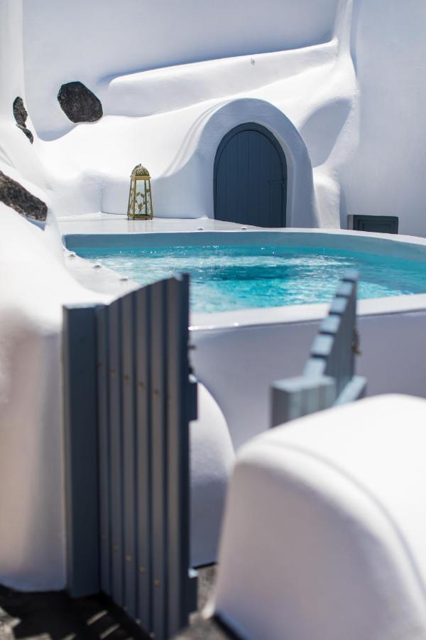 Gemini Cave Oia (Santorini)