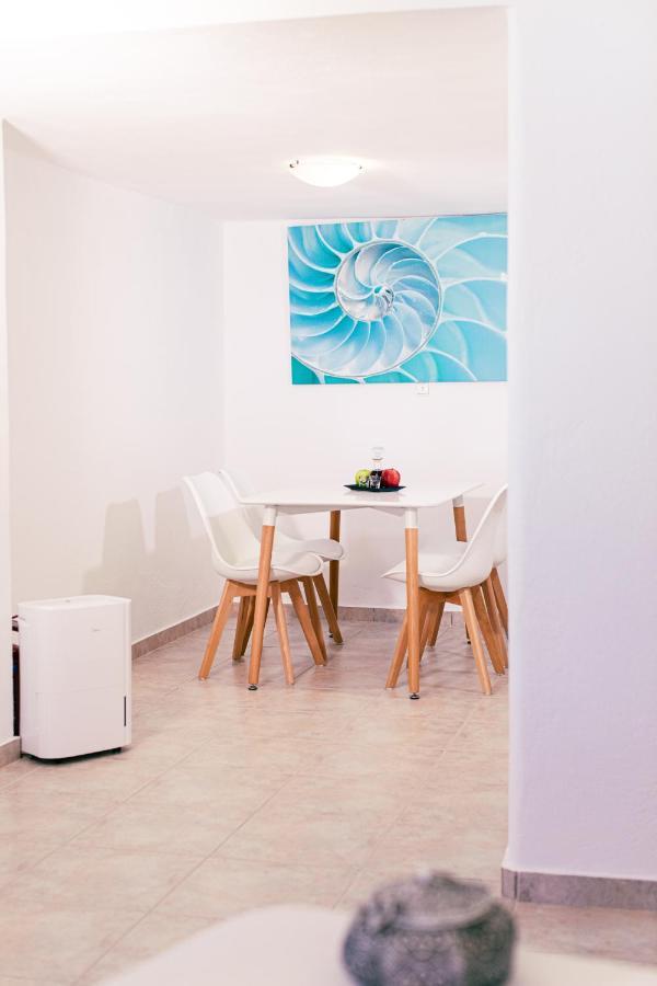 Gemini Cave Villa *