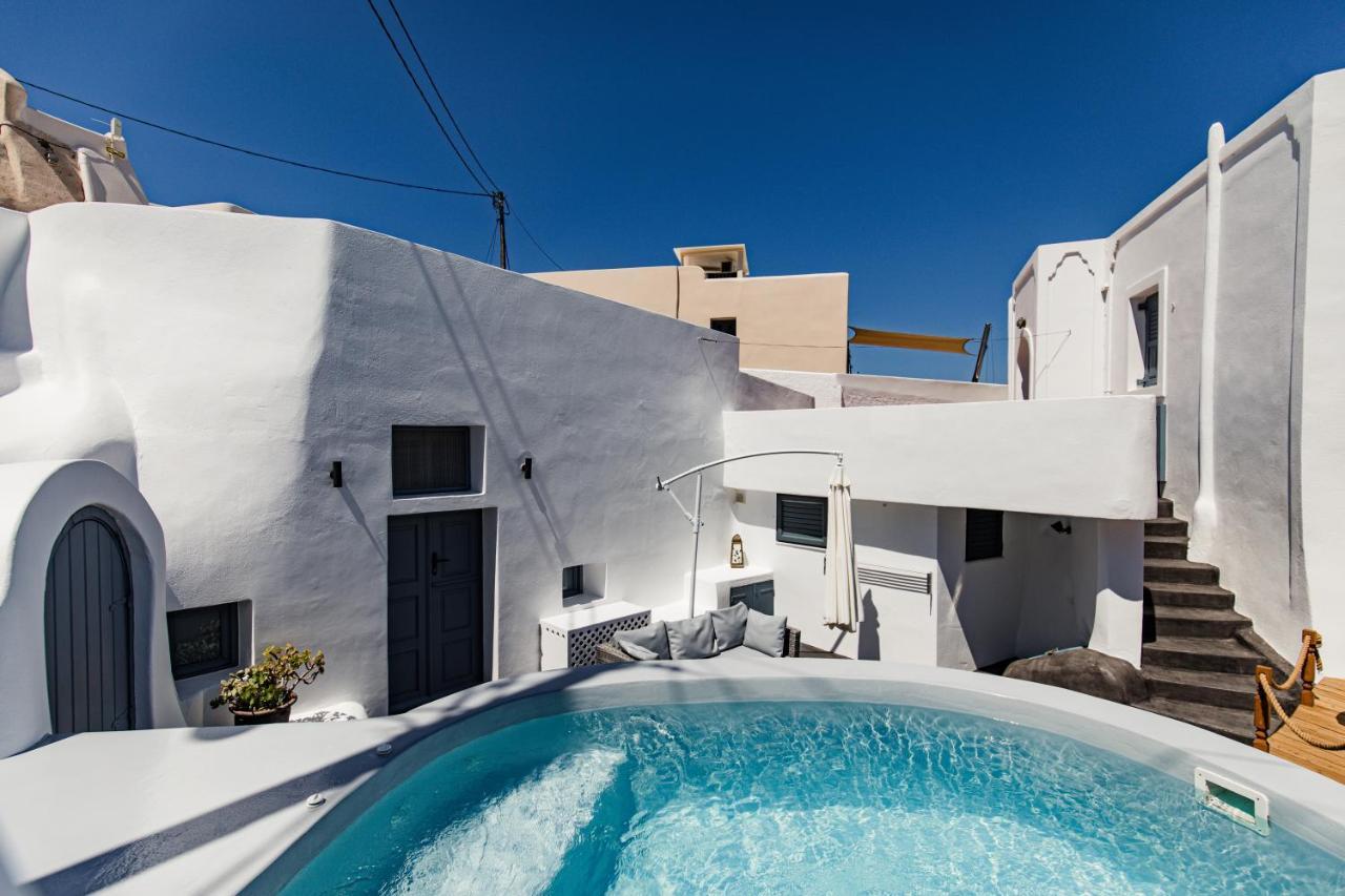 Gemini Cave Oia (Santorini)