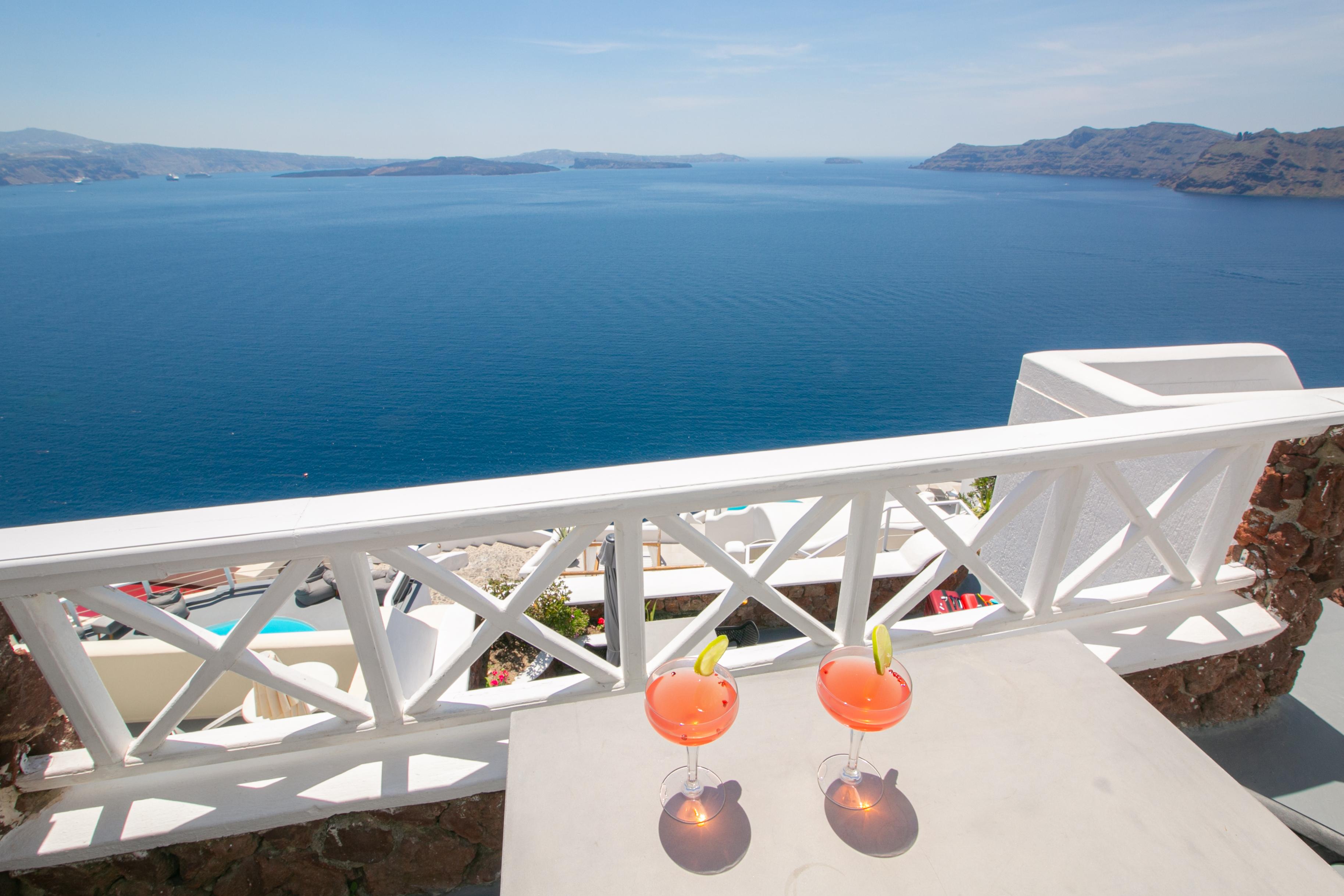 White Pearl Oia (Santorini)