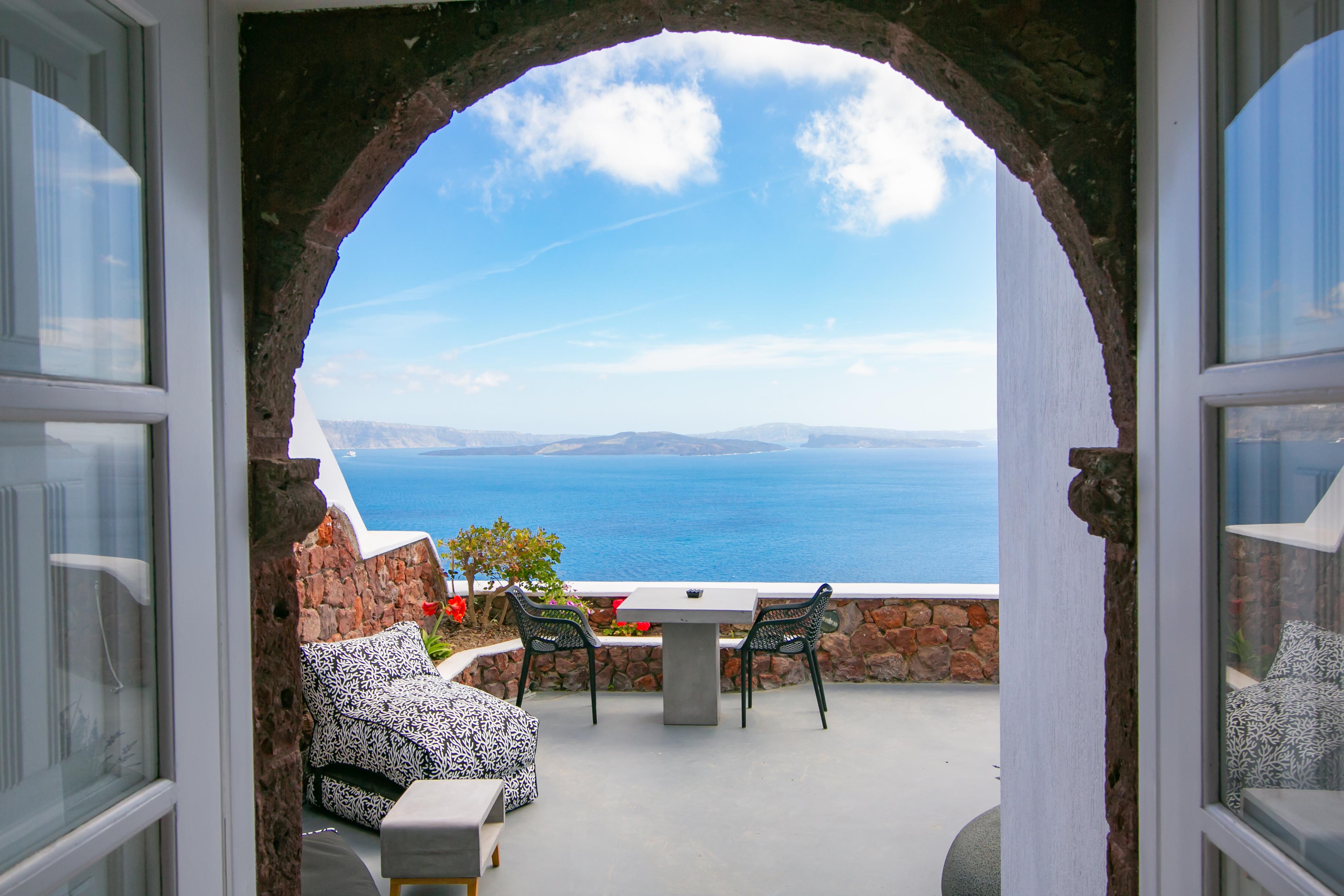 White Pearl Oia (Santorini)