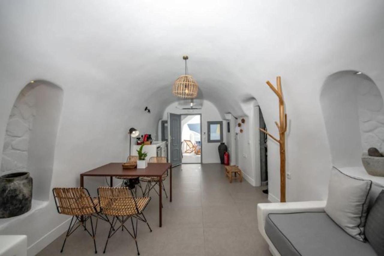 Villa Caldera Horizon Grand Cave Villa Oia, Santorini Private Terrace Outdoor Hot Tub Breathtaking Caldera Views
