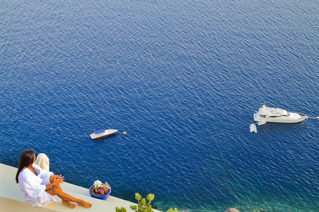 Angel Cave Oia (Santorini)