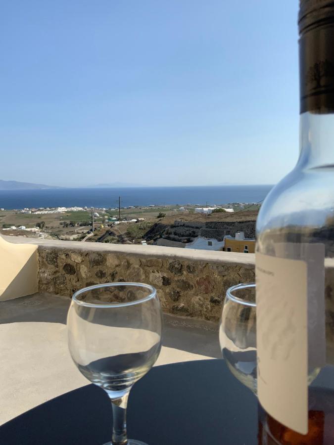 Ambelia Traditional Oía