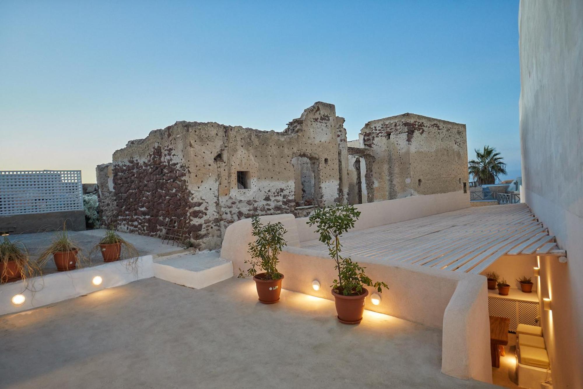 16 Hostel Oia (Santorini)