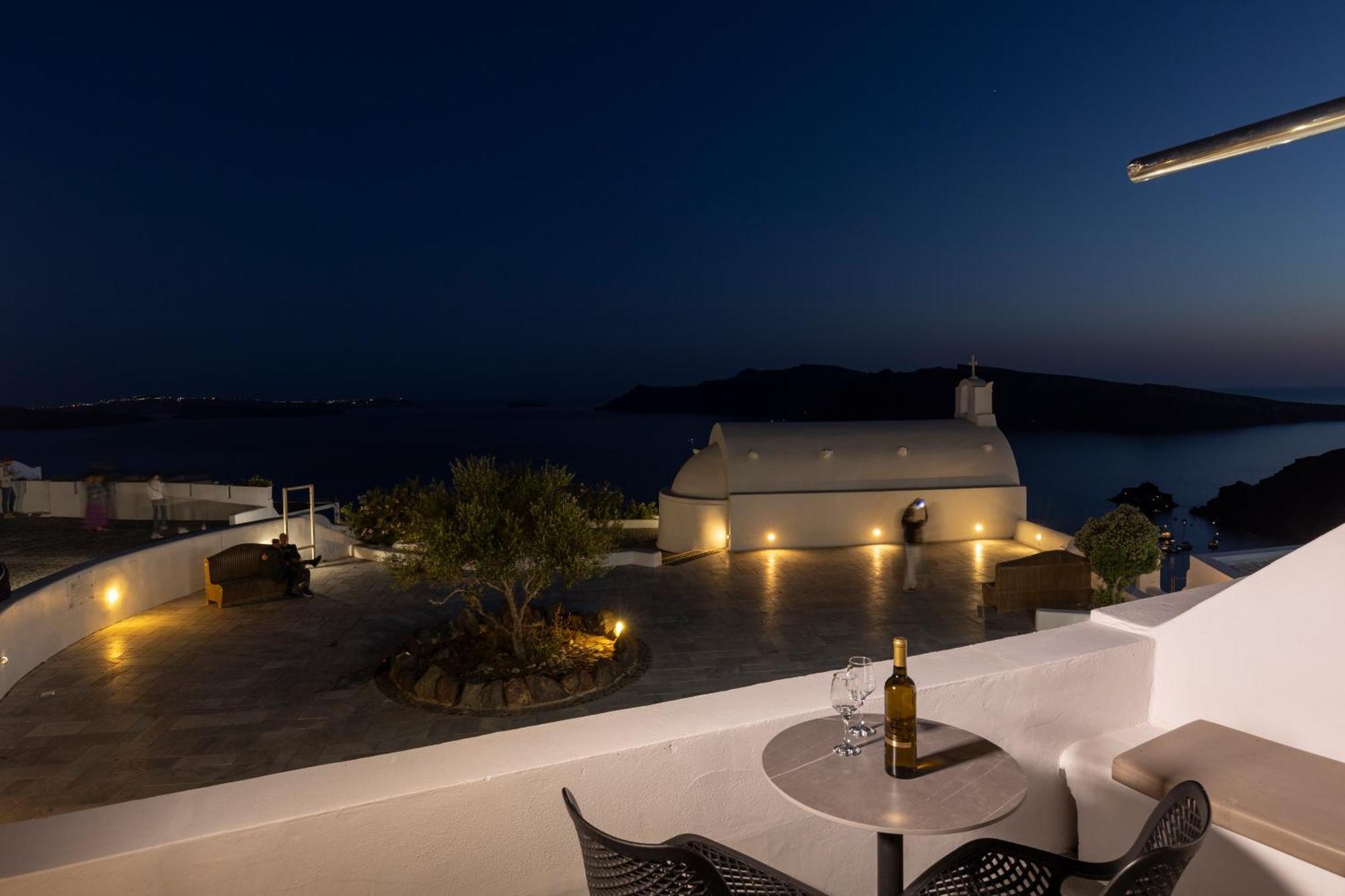 White Pearl * Oia (Santorini)