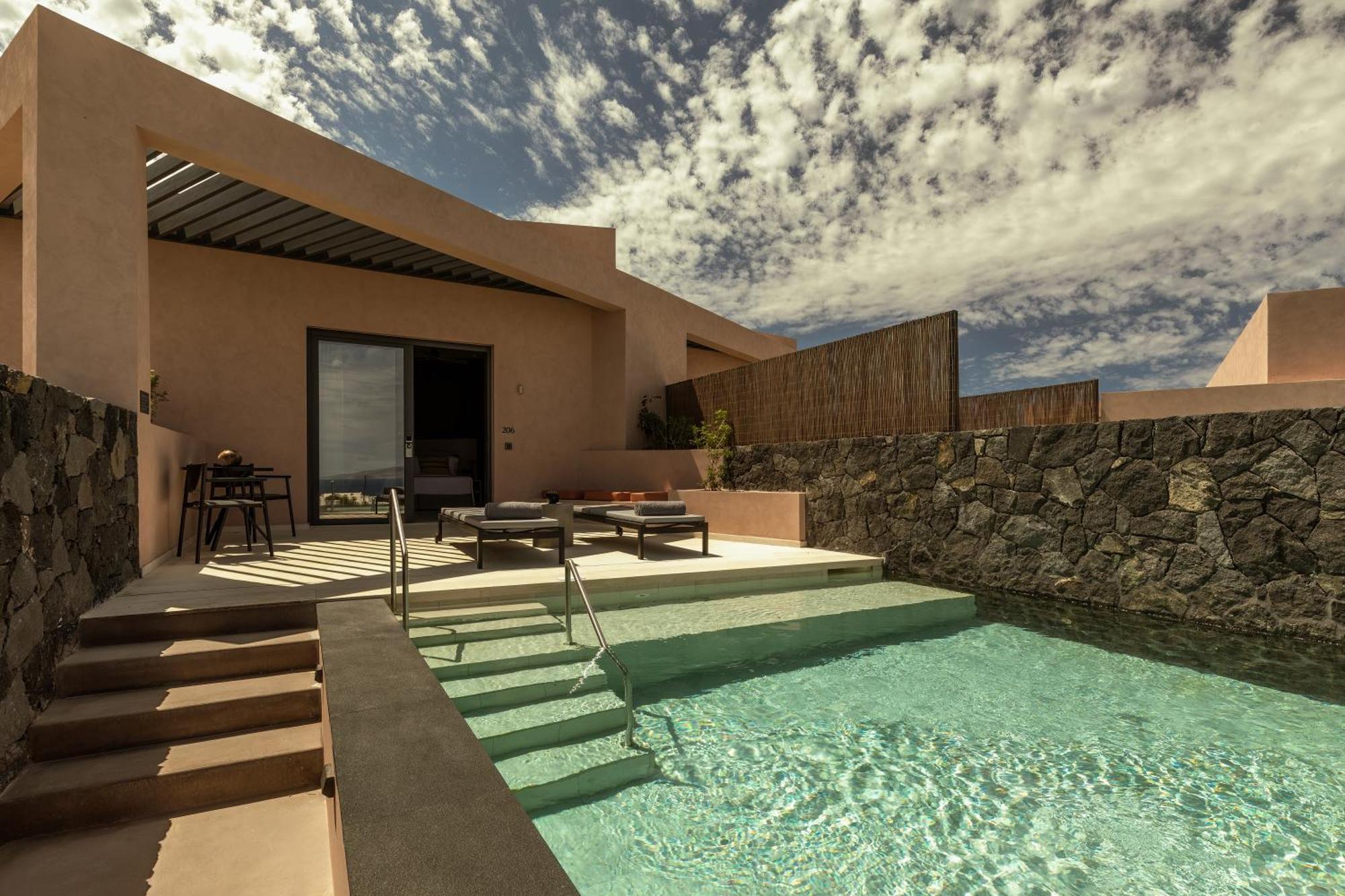 Domes Novos Santorini, Autograph Collection Hotel 5*