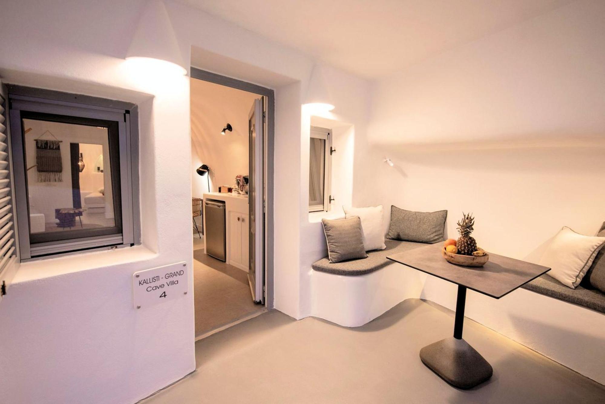 Villa Caldera Horizon Grand Cave Villa Oia, Santorini Private Terrace Outdoor Hot Tub Breathtaking Caldera Views