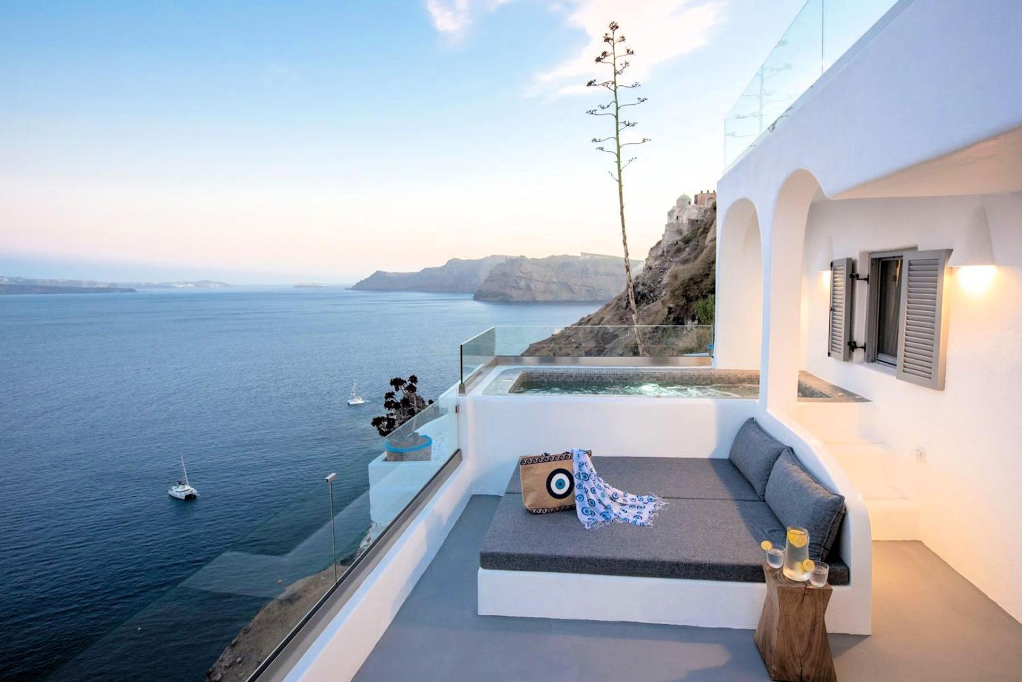 Villa Caldera Horizon Grand Cave Villa Oia, Santorini Private Terrace Outdoor Hot Tub Breathtaking Caldera Views *
