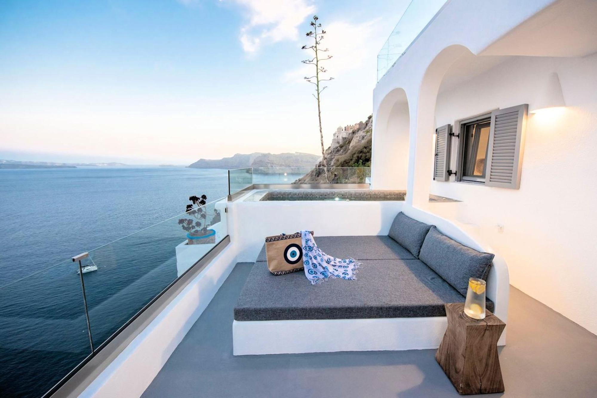 Villa Caldera Horizon Grand Cave Villa Oia, Santorini Private Terrace Outdoor Hot Tub Breathtaking Caldera Views
