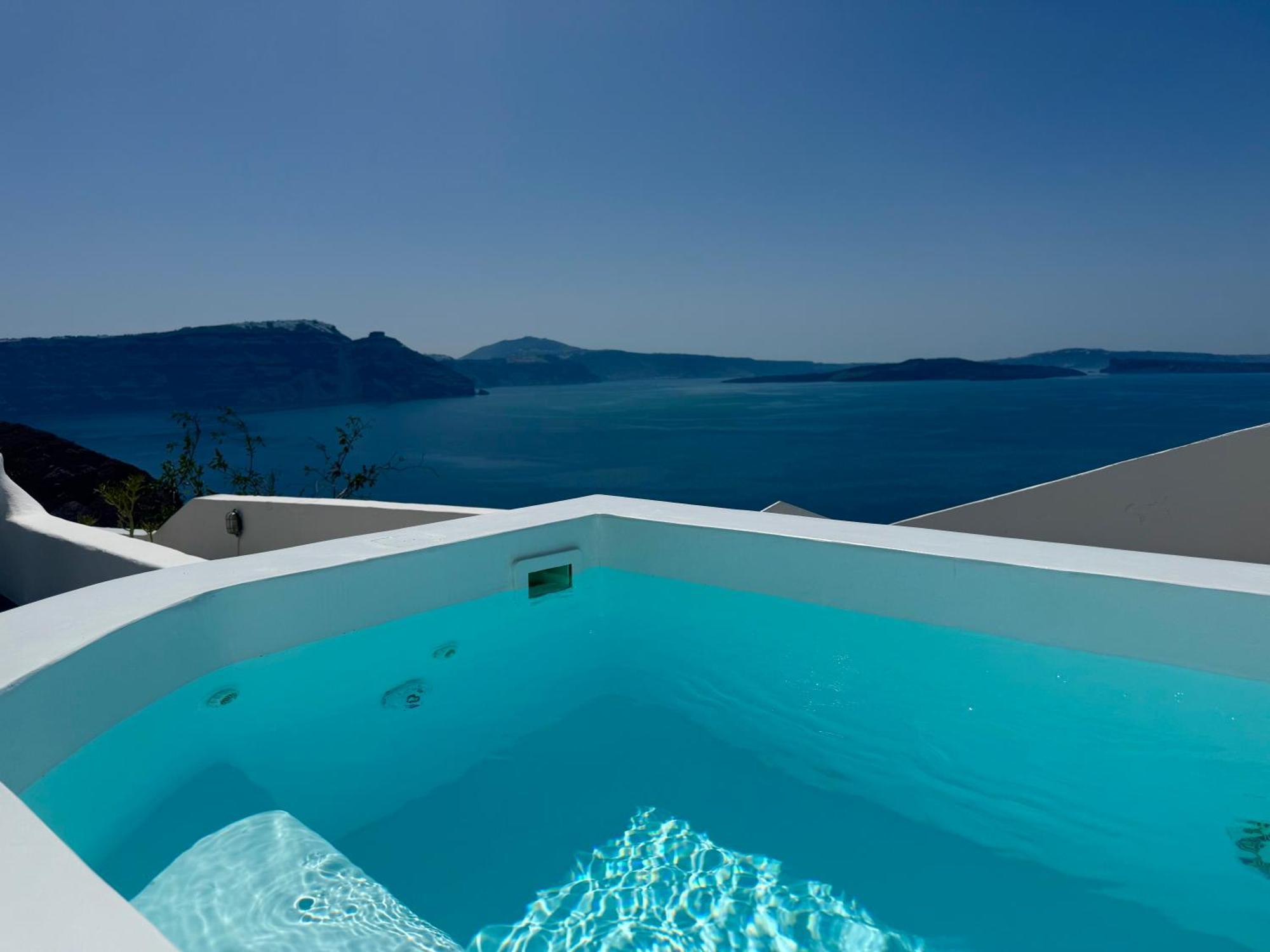 White Pearl * Oia (Santorini)