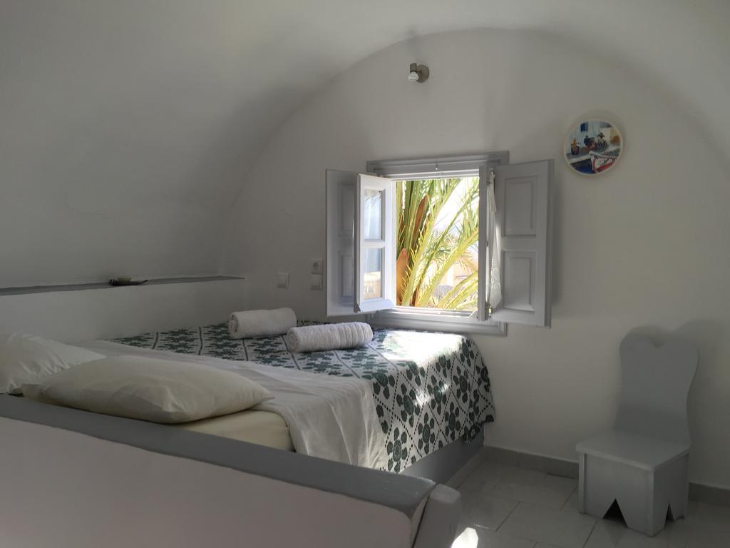 Christos * Oia (Santorini)