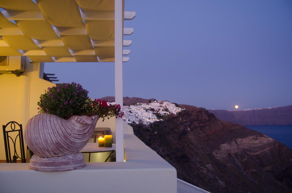 Angel Cave Oia (Santorini)