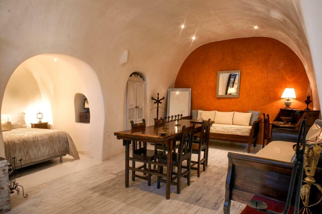 Heliophos Boutique Caves Oia (Santorini)