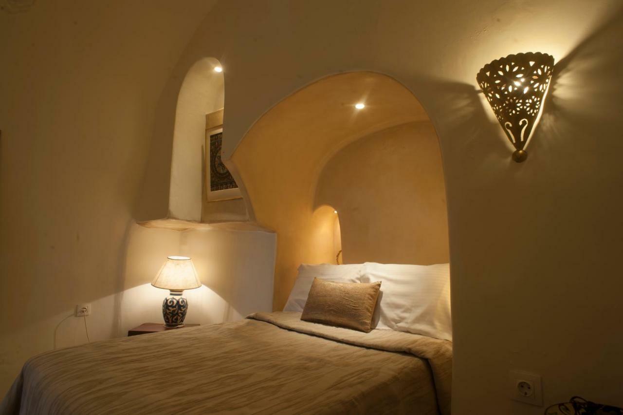 Heliophos Boutique Caves