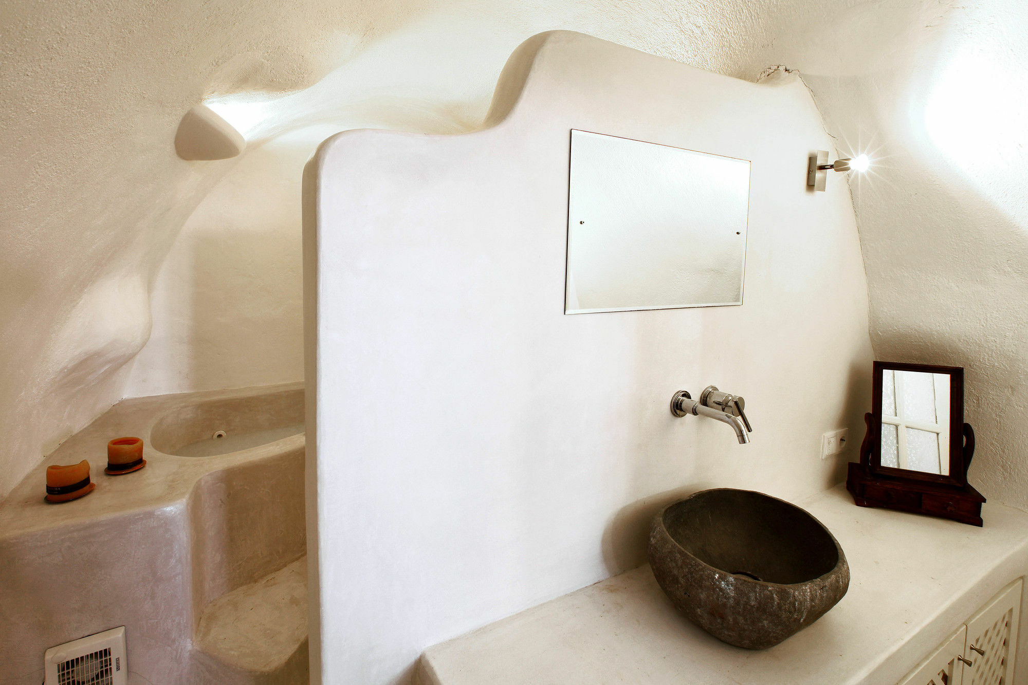 Menias Cave House *