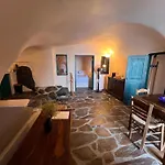 Oia Vineyart Homes