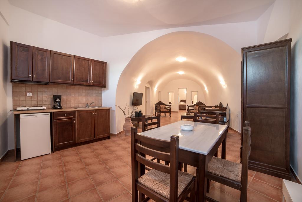 Cave Aparthotel Oia (Santorini)