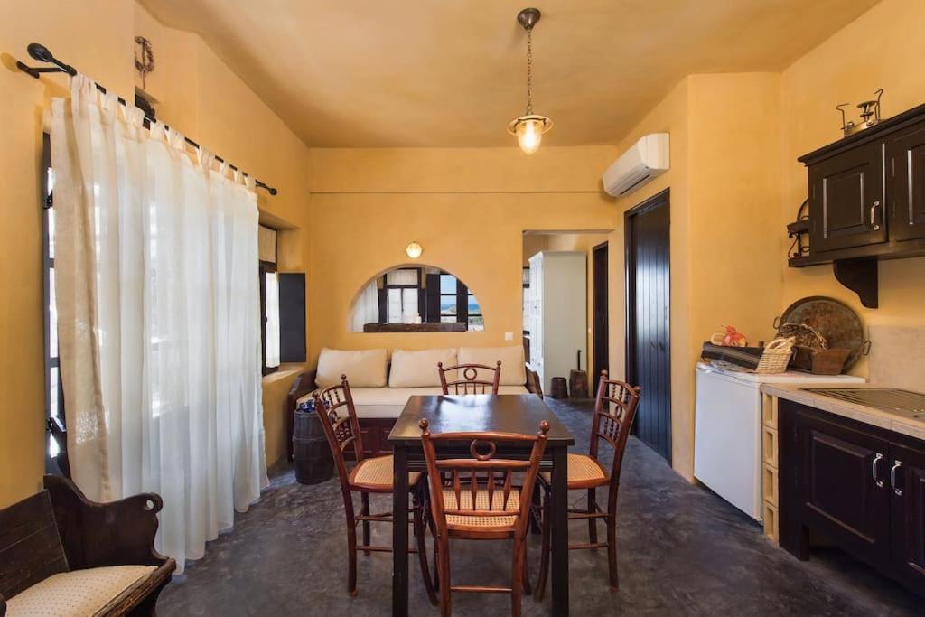 Villa Ramni House: Private With Pool By The Sea Oia (Santorini)