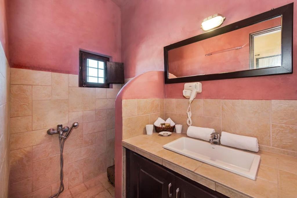 Ramni House: Private With Pool By The Sea Oia (Santorini)