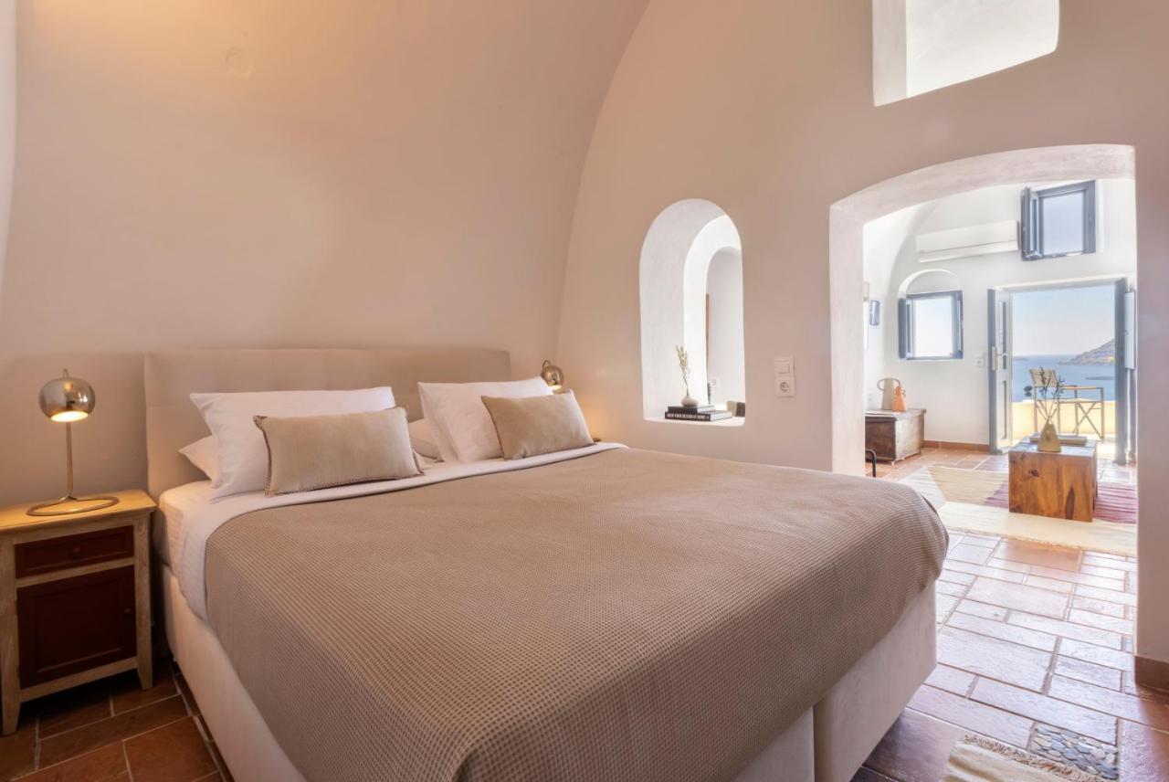 Bluedome Cavehouses By Otium Oia (Santorini)