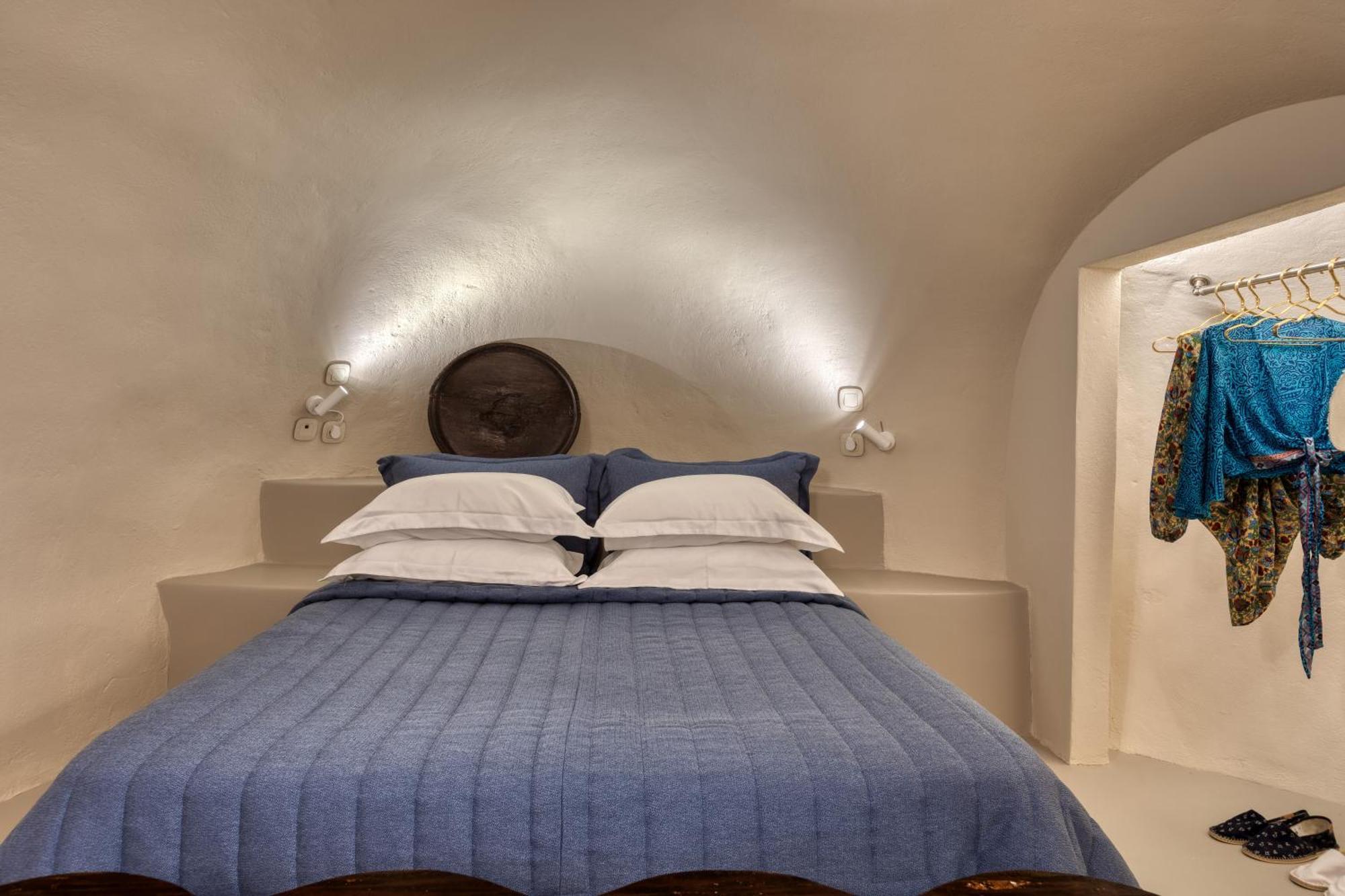 Kore Cave House By Oias Local Cave Apartment *