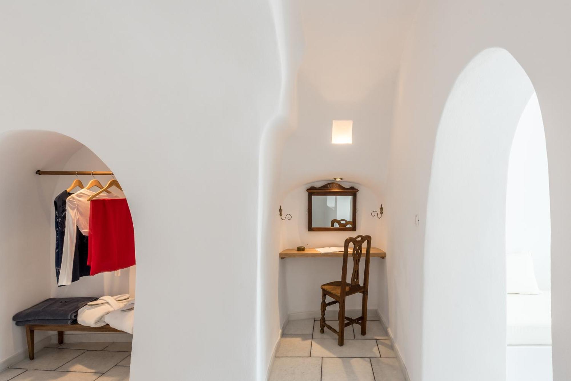 Chelidonia Luxury Hotel Oia (Santorini)