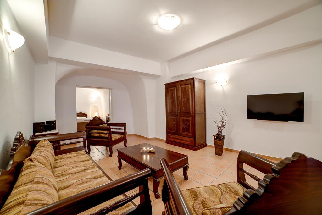 Cave Aparthotel Oia (Santorini)