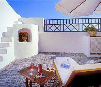 1864 The Sea Captain's House * Oia (Santorini)