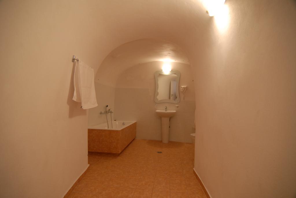 Cave Aparthotel 3*