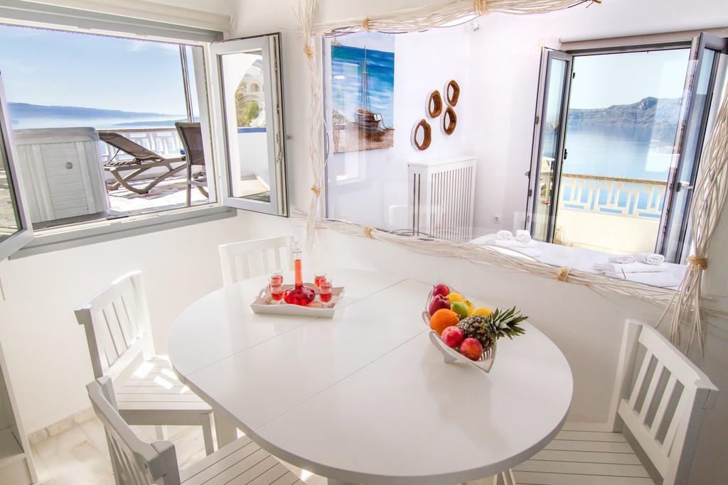 Villa Compass Oia (Santorini)