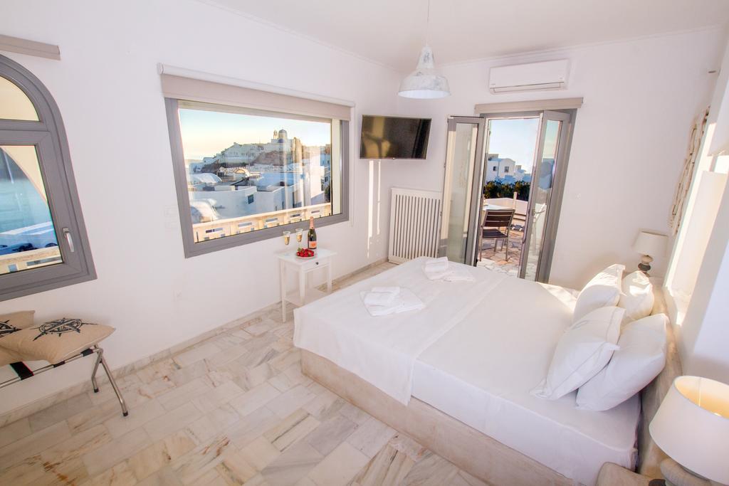 Villa Compass Oia (Santorini)