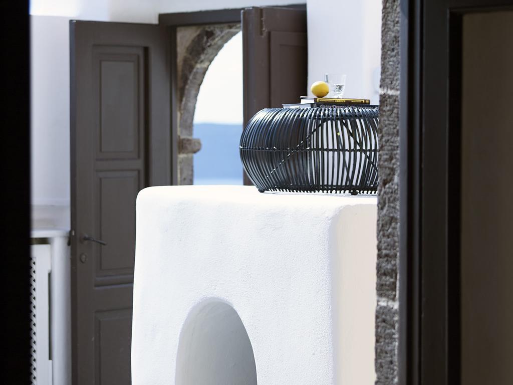 1864 The Sea Captain's House * Oia (Santorini)