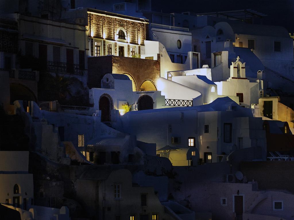 1864 The Sea Captain's House * Oia (Santorini)