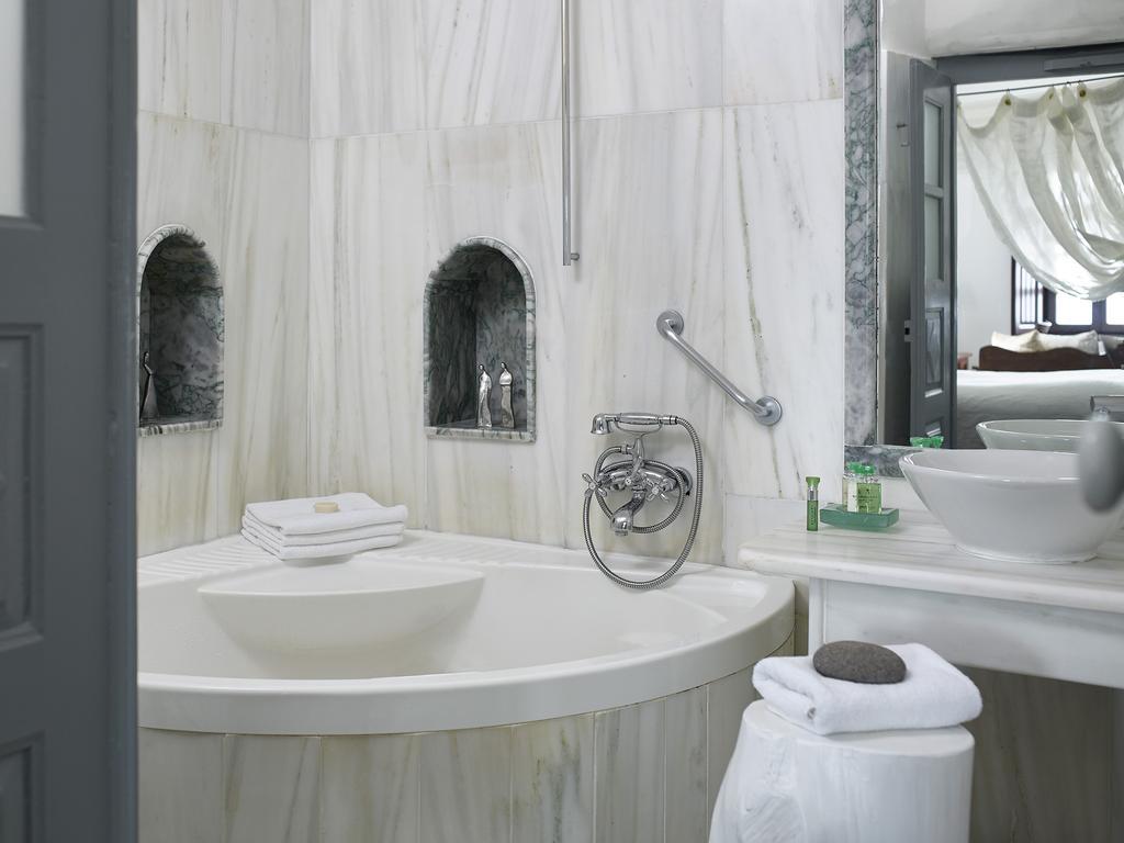 1864 The Sea Captain's House Villa Oia (Santorini)