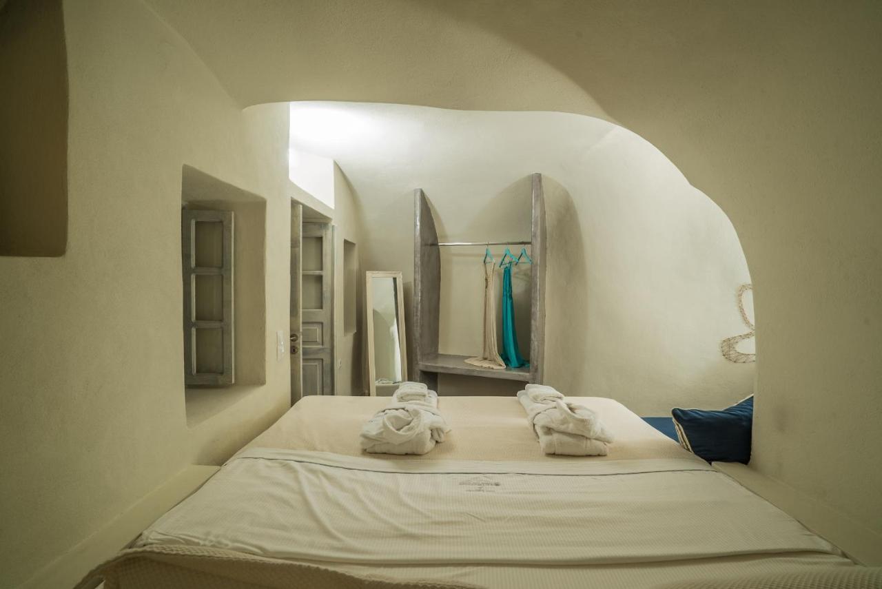 Kaleidoscope Cave Oia (Santorini)