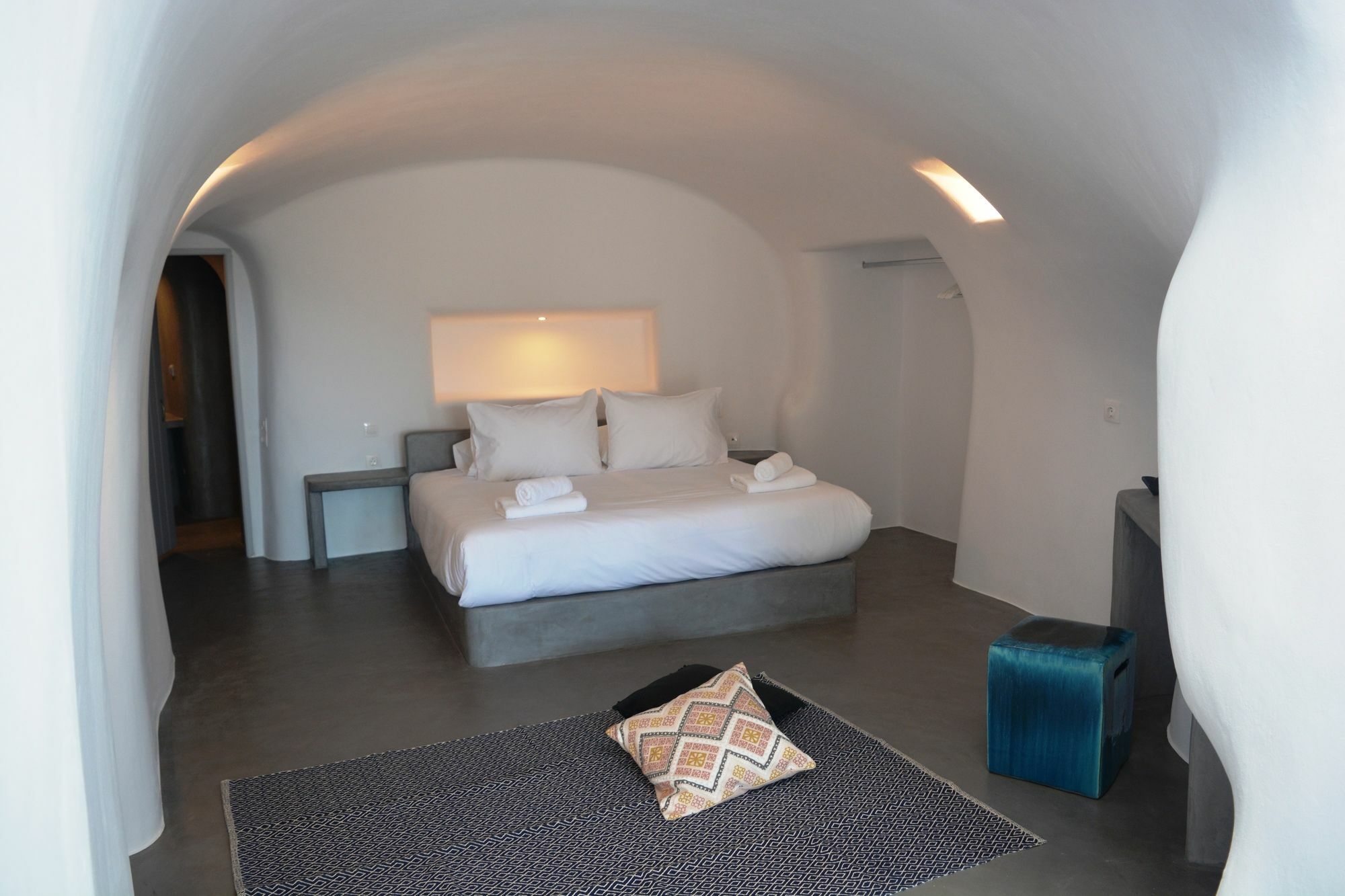 Elysian Santorini Oía