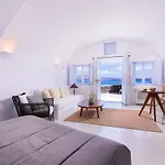 Pezoules Of Oia