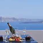 Mr And Mrs White Oia - Santorini