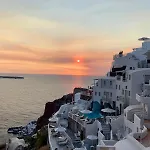 Oia Angle Cavehouse