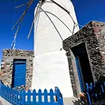 Lioyerma Windmill Villa With Outdoor Hot Tub