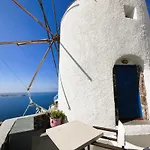 Lioyerma Windmill Villa With Outdoor Hot Tub