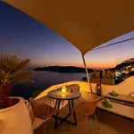 Kima Oia Suites